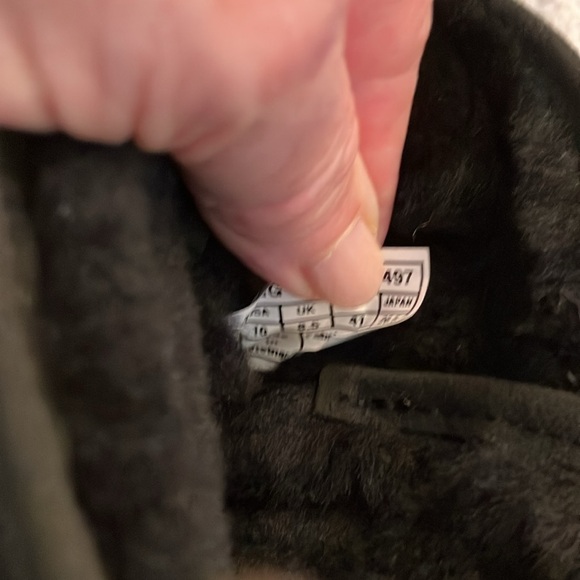 UGG Black Boots Sleek and Stylish New without tags - Picture 5 of 6